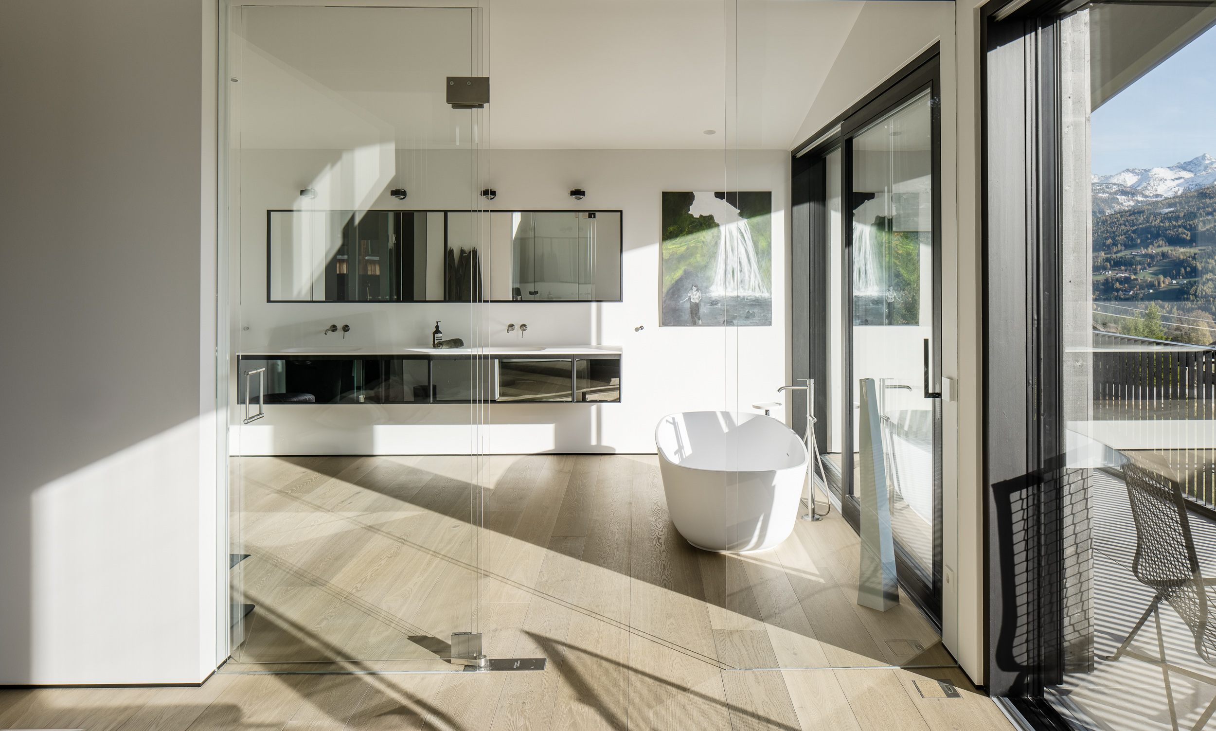 035_Bustchek_2500px_sRGB